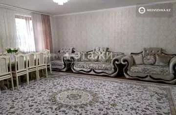 5-комнатная квартира, этаж 3 из 5, 192 м²