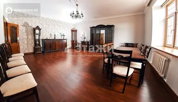 4-комнатная квартира, этаж 3 из 5, 187 м²