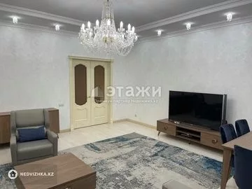 4-комнатная квартира, этаж 4 из 6, 200 м²