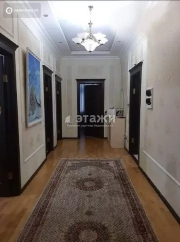 4-комнатная квартира, этаж 18 из 30, 153 м²