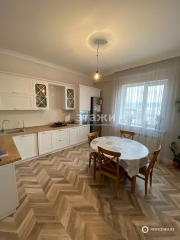 4-комнатная квартира, этаж 12 из 12, 227 м²