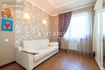 4-комнатная квартира, этаж 4 из 5, 128 м²