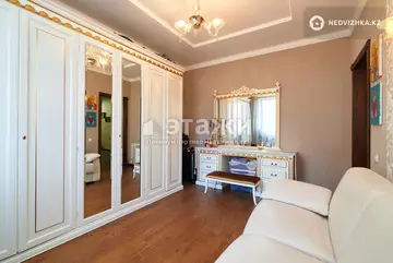 4-комнатная квартира, этаж 4 из 5, 128 м²