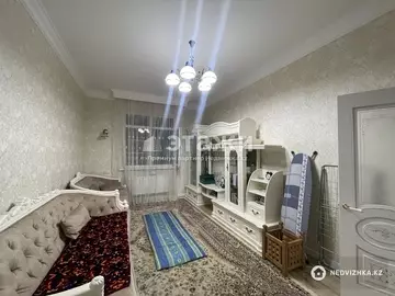 3-комнатная квартира, этаж 8 из 10, 82 м²