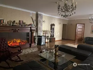 7-комнатная квартира, этаж 1 из 12, 300 м²