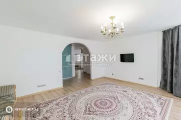 5-комнатная квартира, этаж 10 из 11, 228 м²