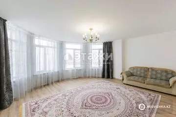 5-комнатная квартира, этаж 10 из 11, 228 м²