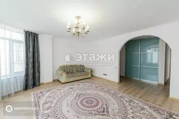 5-комнатная квартира, этаж 10 из 11, 228 м²