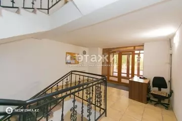 4-комнатная квартира, этаж 2 из 4, 230 м²