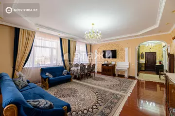 4-комнатная квартира, этаж 4 из 4, 136 м²