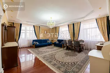 4-комнатная квартира, этаж 4 из 4, 136 м²