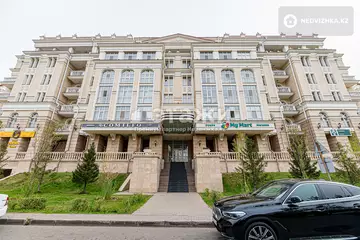 5-комнатная квартира, этаж 3 из 6, 215 м²