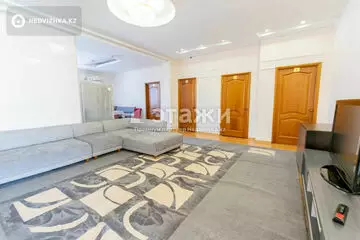 6-комнатная квартира, этаж 9 из 10, 198 м²