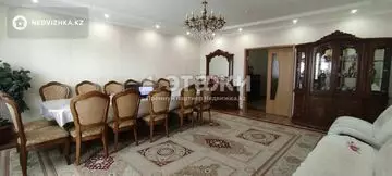 4-комнатная квартира, этаж 11 из 16, 152 м²