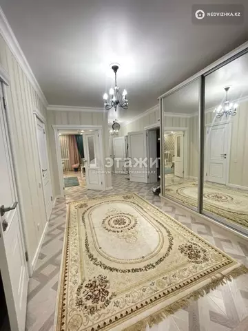 4-комнатная квартира, этаж 1 из 9, 117 м²
