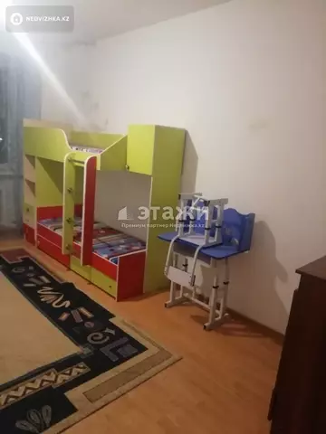 3-комнатная квартира, этаж 4 из 5, 70 м²