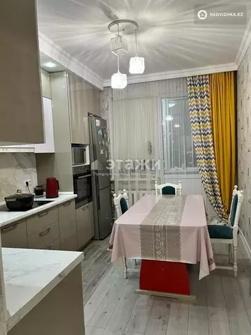 4-комнатная квартира, этаж 8 из 9, 100 м²