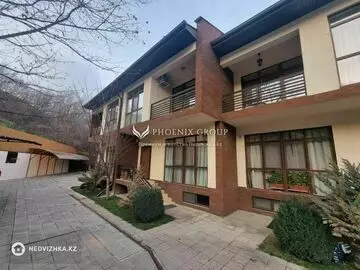 4-комнатная квартира, этаж 1 из 3, 221 м²