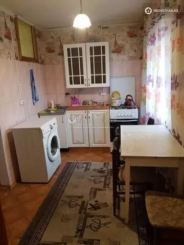 2-комнатная квартира, этаж 3 из 3, 38 м²