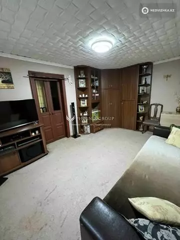 2-комнатная квартира, этаж 1 из 2, 35 м²