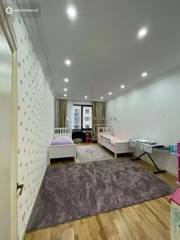 3-комнатная квартира, этаж 3 из 7, 150 м²