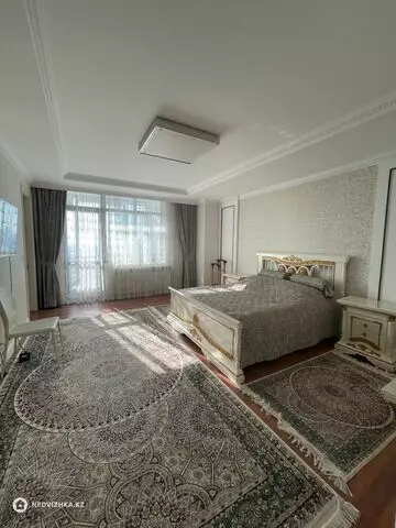 4-комнатная квартира, этаж 23 из 33, 176 м², на длительный срок