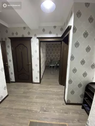 2-комнатная квартира, этаж 4 из 5, 60 м², посуточно