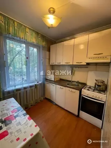3-комнатная квартира, этаж 1 из 5, 60 м², на длительный срок