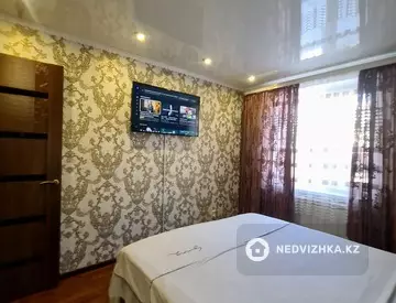 2-комнатная квартира, этаж 2 из 5, 65 м², посуточно