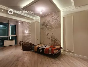 5-комнатная квартира, этаж 8 из 10, 200 м²