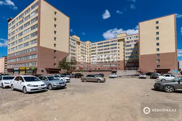 3-комнатная квартира, этаж 1 из 9, 81 м²