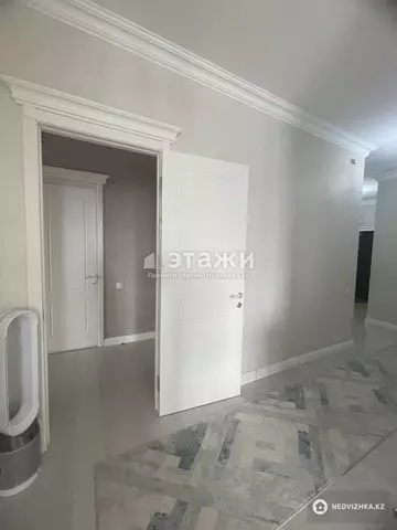 3-комнатная квартира, этаж 2 из 8, 130 м²