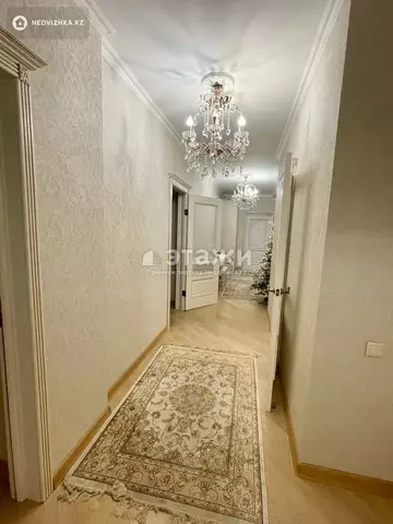 4-комнатная квартира, этаж 11 из 14, 107 м²