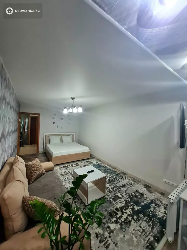 40 м², 1-комнатная квартира, этаж 3 из 5, 40 м², посуточно, изображение - 1