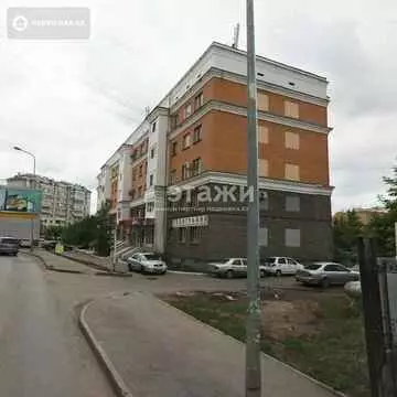 4-комнатная квартира, этаж 4 из 5, 104 м²