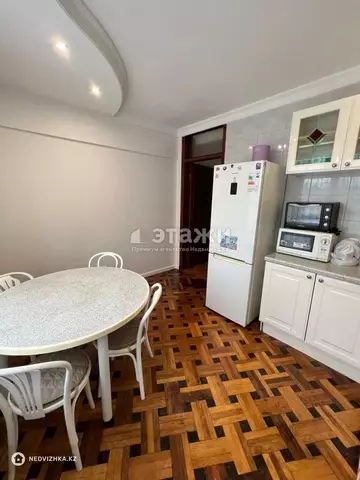 3-комнатная квартира, этаж 3 из 5, 90 м², на длительный срок