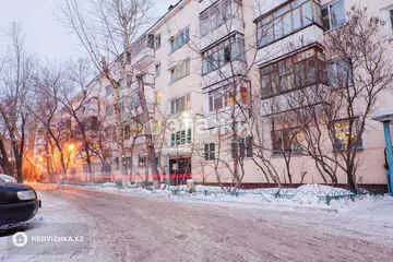 4-комнатная квартира, этаж 4 из 5, 60 м²