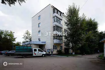 4-комнатная квартира, этаж 4 из 5, 60 м²