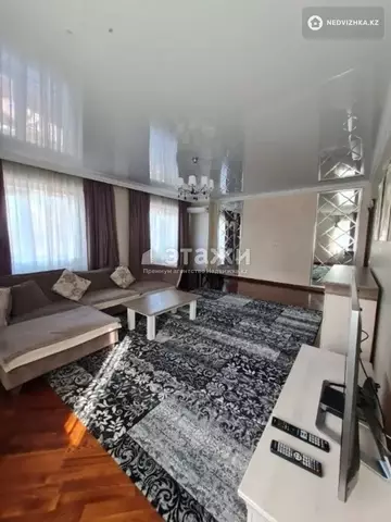 3-комнатная квартира, этаж 3 из 15, 120 м², на длительный срок