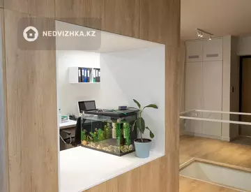 Офисное помещение, этаж 1 из 6, в жилом доме, 105 м²