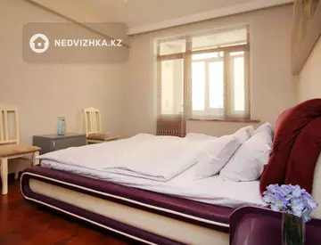 3-комнатная квартира, этаж 5 из 10, 85 м², посуточно