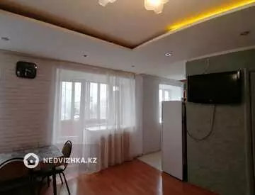 2-комнатная квартира, этаж 3 из 5, 60 м², посуточно