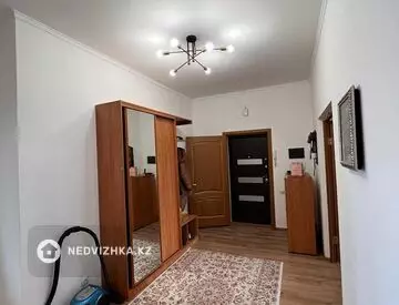 2-комнатная квартира, этаж 4 из 5, 80 м², на длительный срок