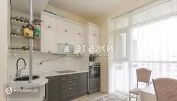 4-комнатная квартира, этаж 10 из 14, 93 м²