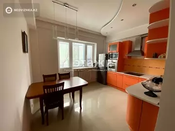 3-комнатная квартира, этаж 4 из 6, 100 м², на длительный срок