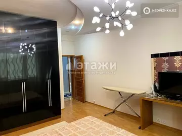 3-комнатная квартира, этаж 4 из 6, 100 м², на длительный срок