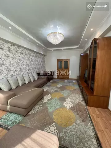 3-комнатная квартира, этаж 4 из 6, 100 м², на длительный срок