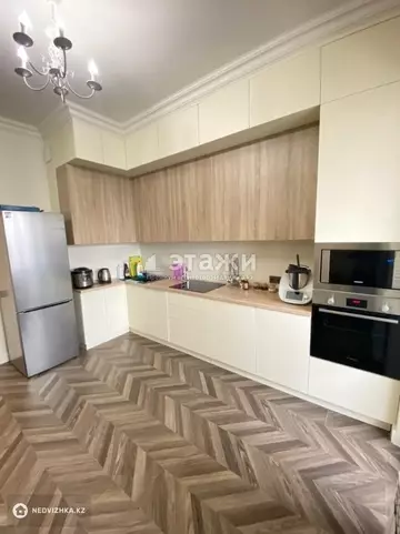 2-комнатная квартира, этаж 10 из 15, 70 м², на длительный срок