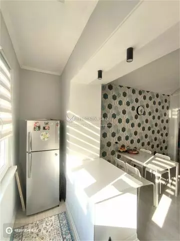 2-комнатная квартира, этаж 3 из 9, 53 м²