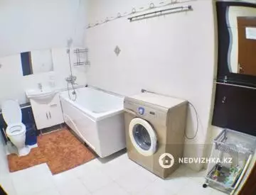 2-комнатная квартира, этаж 11 из 11, 60 м², посуточно